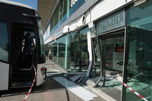 Автобус се вряза в автогара „Сердика” (СНИМКИ)