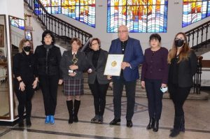 Кметът на Видин даде наградата на СУ „Цар Симеон Велики“ от конкурса „Сграда на годината 2020“ за съхранение в училището(Снимки)