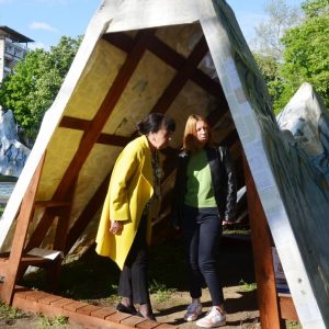 Арт инсталация „Книжни фиорди“ оживи пространството до БиблиоПощата
