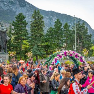 Стотици празнуваха Великден във Враца